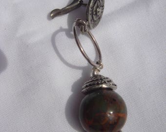Mark: Earrings sleepers and silver ball.