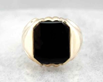 Vintage Onyx And Gold Retro Era Ring TAE76V-D