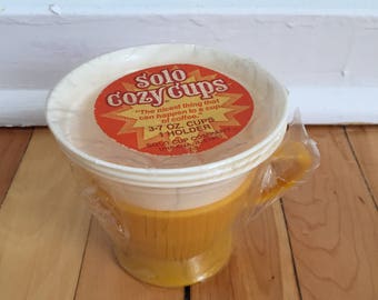 Vintage 1970s Solo Cozy Cups Disposable Tea Coffee Cups with Holder!