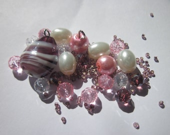 21 glass beads 6-19 mm with seed beads (O27)