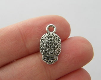 10 Skull charms antique silver tone HC17