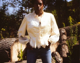 Cream stain blouse tule with sleeves pearl buttons