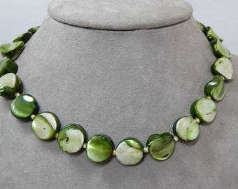 Crown TRIFARI Dyed Green Mother of Pearl Choker Necklace OCY49