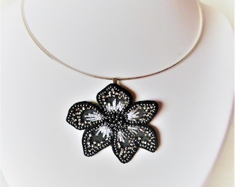 SILVER FLOWER NECKLACE