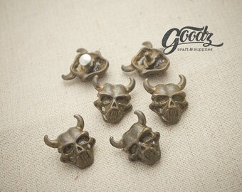 12 Pcs Devil Skull Rivet / Old tone rivet / Fantasy Rivet / Skull Rivet / Devil Rivet / Leather Rivet / Antique Brass rivet