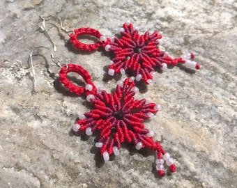 Happy Go Lucky - Macrame earrings with seed beads
