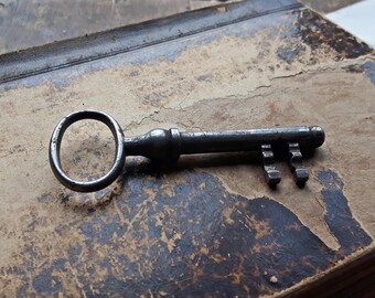 Antique metal skeleton key, antique large key, rustic home decor