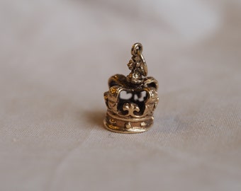 Adorable yet regal, very detailed vintage 9K rosy yellow gold crown charm/pendant