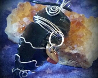 Obsidian arrowhead pendant