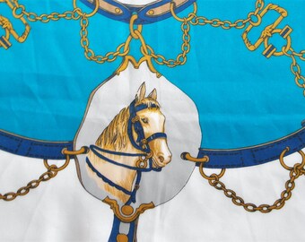 Pferd mit Zaumzeug Kopftuch türkis gold Reitsport Design sportlich Goldene Ketten Dekor