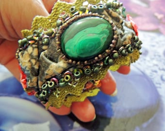 Bracelet cuff embroidered fabric leather and Malachite take the shape of the wrist