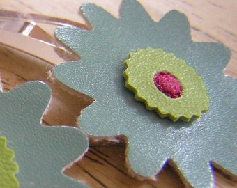BOGO SALE - buy 1 get 1 half price - Lovely Daisies - Faux Leather - Snap Clip Set