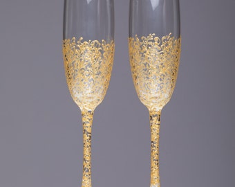 Personalized Wedding glasses and Cake Server Set cake cutter gold wedding toasting flutes Gold wedding flutes and cake gold wedding set of 4