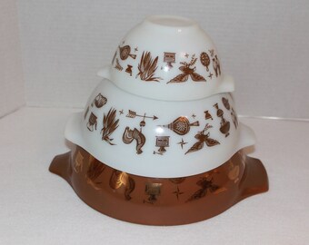 Pyrex Early American Set of 3 Cinderella Mixing Nesting Bowls