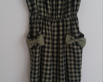 1950s plaid/checked dress with bows on pockets