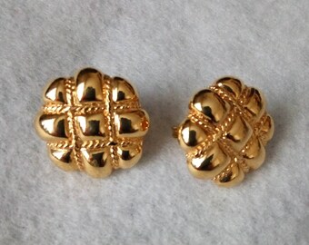 Vintage Signed Monet Gold tone Scalloped Edge Earrings