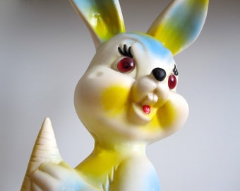 Big vintage squeaky toy Rabbit 1970s France / Grand lapin caoutchouc / décor chambre / collection de jouet / vintage toy addict / kids room