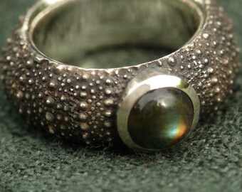 Sea Urchin ring with a Labradorite