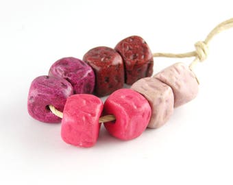 Ceramic Beads Cube with rough print 10 mm Set of 8 beads in ombre pink tones 2 mm hole