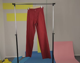 red pleated pants