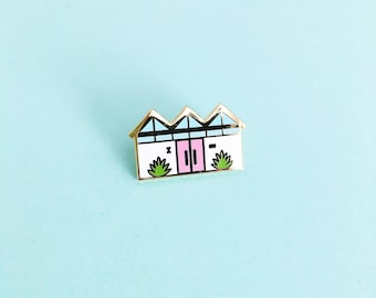Mid Century Palm Springs House (Pink) / Enamel Pin