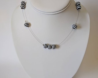 Black and white round beaded necklace -Set