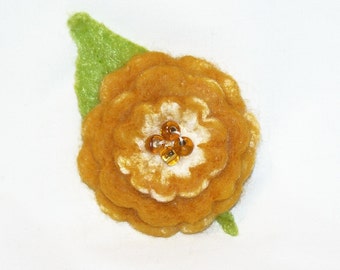 Needle Felted Flower with Leaf Pin Brooch in Gold and White Floral Pin - Felt Brooch - Flower Pin - Gift for Her