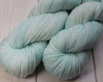 Skein hand dyed - Fingering - superwash Merino and Nylon (75/25) - 100 g / m 425 - Mint