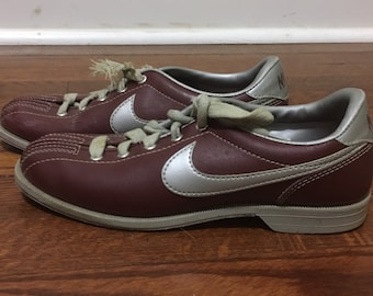 Vintage 1980s women's Nike bowling shoes! Size 6.5