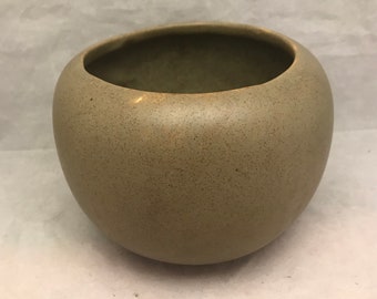 McCoy Pottery Floraline Green Planter / Vase - #404 USA - 4.5" Tall - Nelson McCoy - Vintage