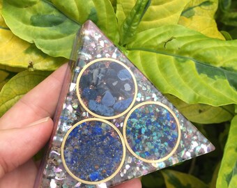 Pōhai Circles Triangular Orgone Charging Plate with Dumortierite, Lapis Lazuli, Azurite and Abalone Shell
