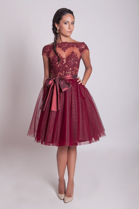 Abito cerimonia bordeaux in pizzo e tulle abito damigella Abito cerimonia bordeaux in pizzo e tulle abito damigella