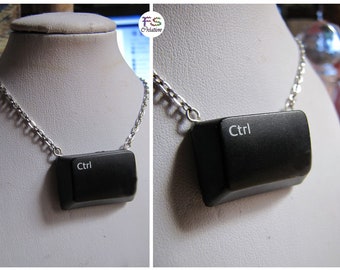 Necklace Computer buttons (DIVERS)