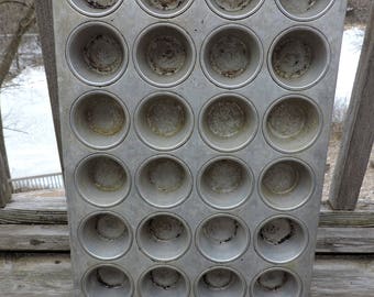 Vintage Commercial Bakery 24 Cupcake Muffin Pan, Industrial Metal Muffin Tin, Commercial Baker, Cupcake Pan