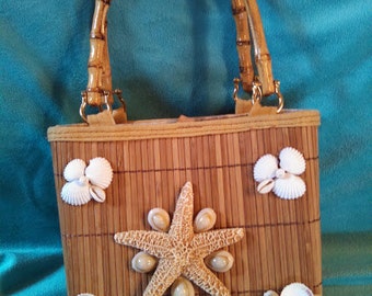 Seashell Purse made of Reeds with Bamboo Handle (14A)