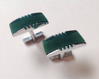 Vintage! Handsome green & silver tone cuff links.