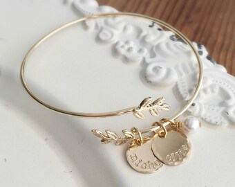 Mothers Day Jewelry . Personalized Bracelet . Personalized Bangle Bracelet . Mothers Day . Gold Bracelet . Mother Bracelet . Engraved