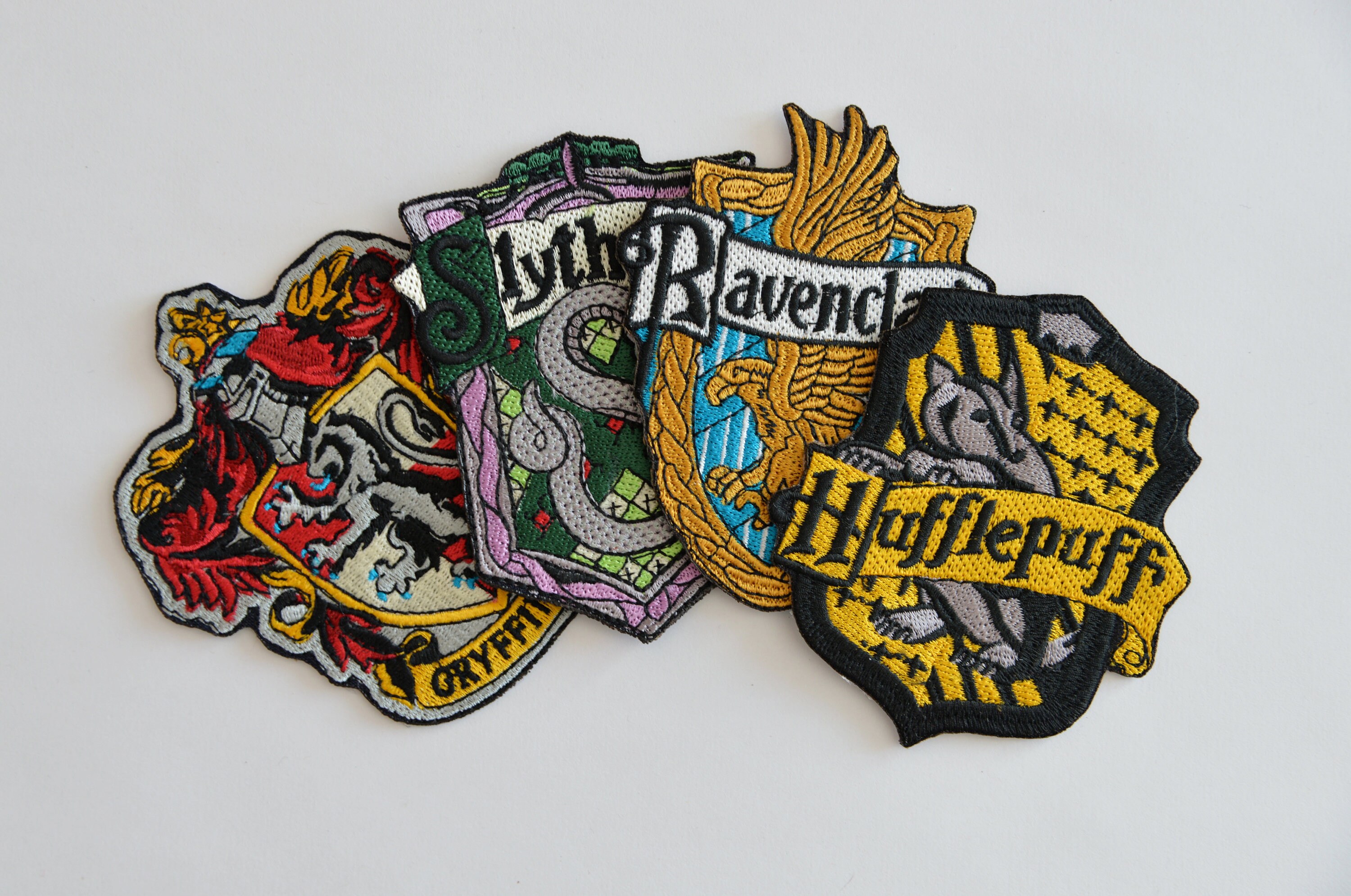 Harry Potter emblème Gryffondor Serpentard Poufsouffle