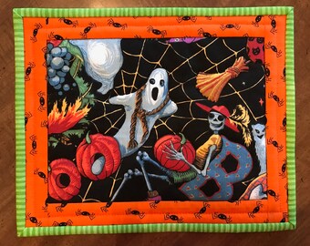 Halloween mug rug, quilted snack mat, mug mats, coaster, trivet, candle mat, Quiltsy handmade, Item #274