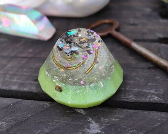 Orgonite® - Gemstone - Positive Energy - Handmade - Orgone Generator® - Crystals - Gift - Quartz - HoodXHippie - Good Vibes