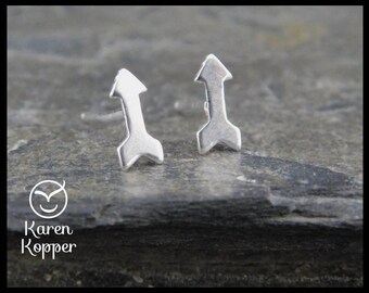 Tiny arrow stud earrings. Sterling silver 0.925. Posts earrings. Handmade. 218