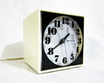 Seth Thomas White Cube "Mini Light" Lighted Electric Alarm Clock 1970s