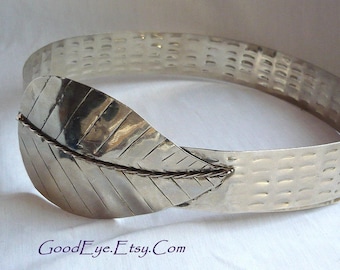 Vintage 1980s All METAL CINCH Belt / Wide Silvertone Big LEAF / medium waist 28 .5 To 35 Inches / Super Woman Power Look