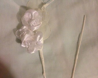 WHITE DECORATIVE FLOWERS