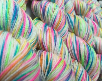 Choufunga / Sugar Skull / Hand dyed superwash merino sock wool / yarn / indie dyer / Day of the Dead / fingering wool / los muertos /