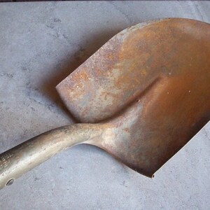 Rusty Shovel Head ~ Full Sized Shovel Head ~ Garden Decor