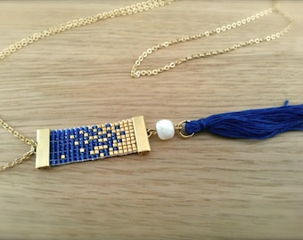 Blue and gold hatching beadwoven necklace