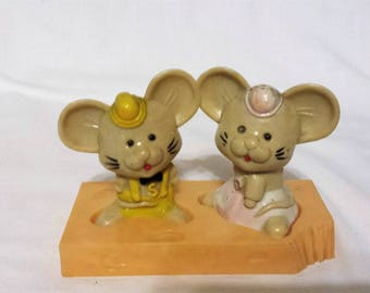 Kitschy Vintage Mice on Cheese Salt & Pepper Shakers, mouse couple, plastic, made in Hong Kong, copyright J5N.Y.