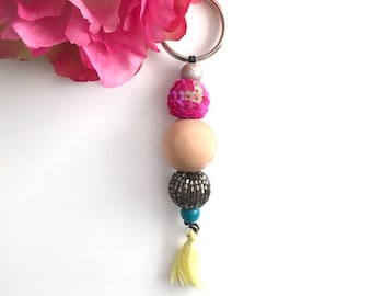 beaded keychain - color beads keychain - tassel keychain - gift keychain - women's accessory - eclectic accesory - fun keychain - women gift