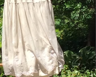 SALE 1910 Ladies Silk And Lace Skirt